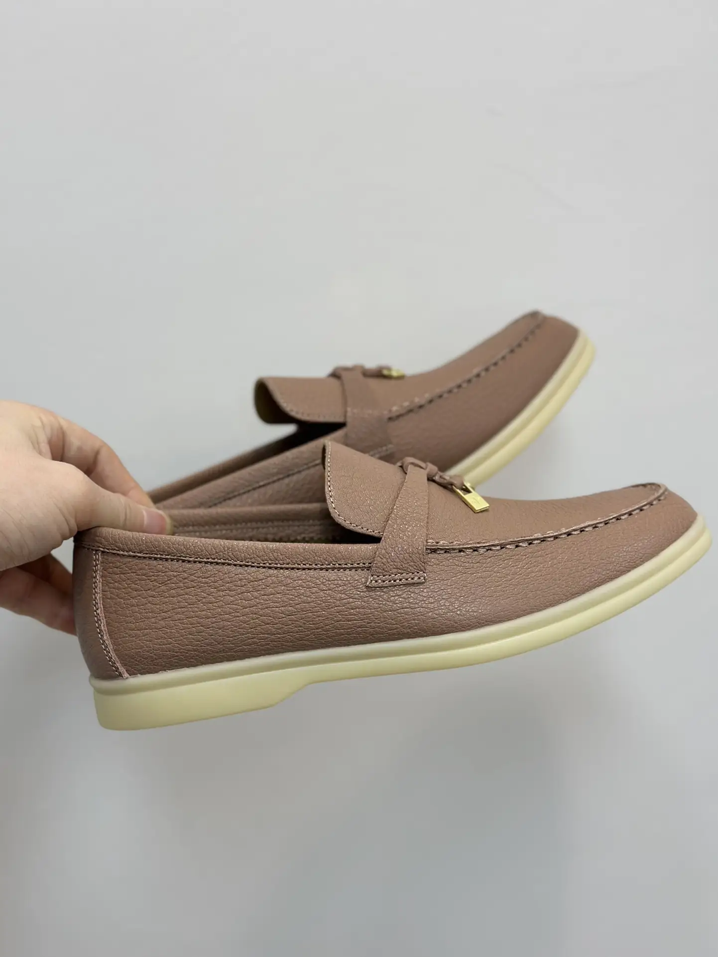 Loro Piana 拖鞋系列